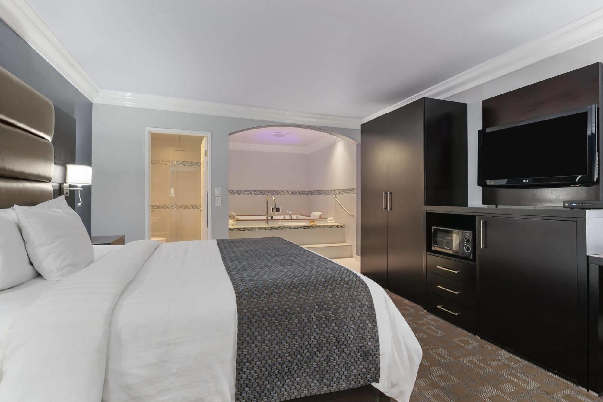 Days Inn By Wyndham Downey Bagian luar foto